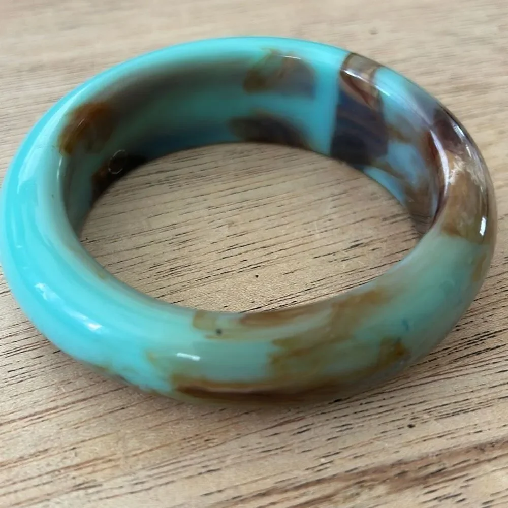 Mod turquoise and brown swirl lucite bangle bracelet